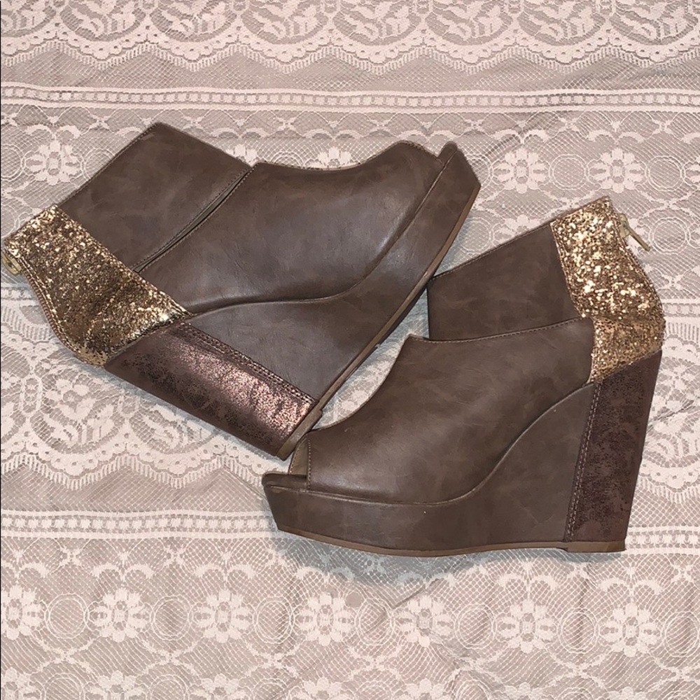 Arizona Gabby taupe open toe wedge heel - Picture 2 of 5
